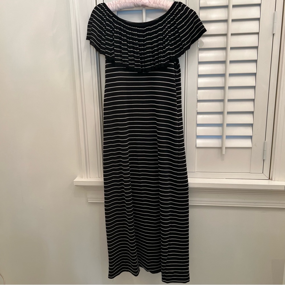 Vintage 70’s midi silky knit dress. Marked m/L, but it’s more a size 2-4.